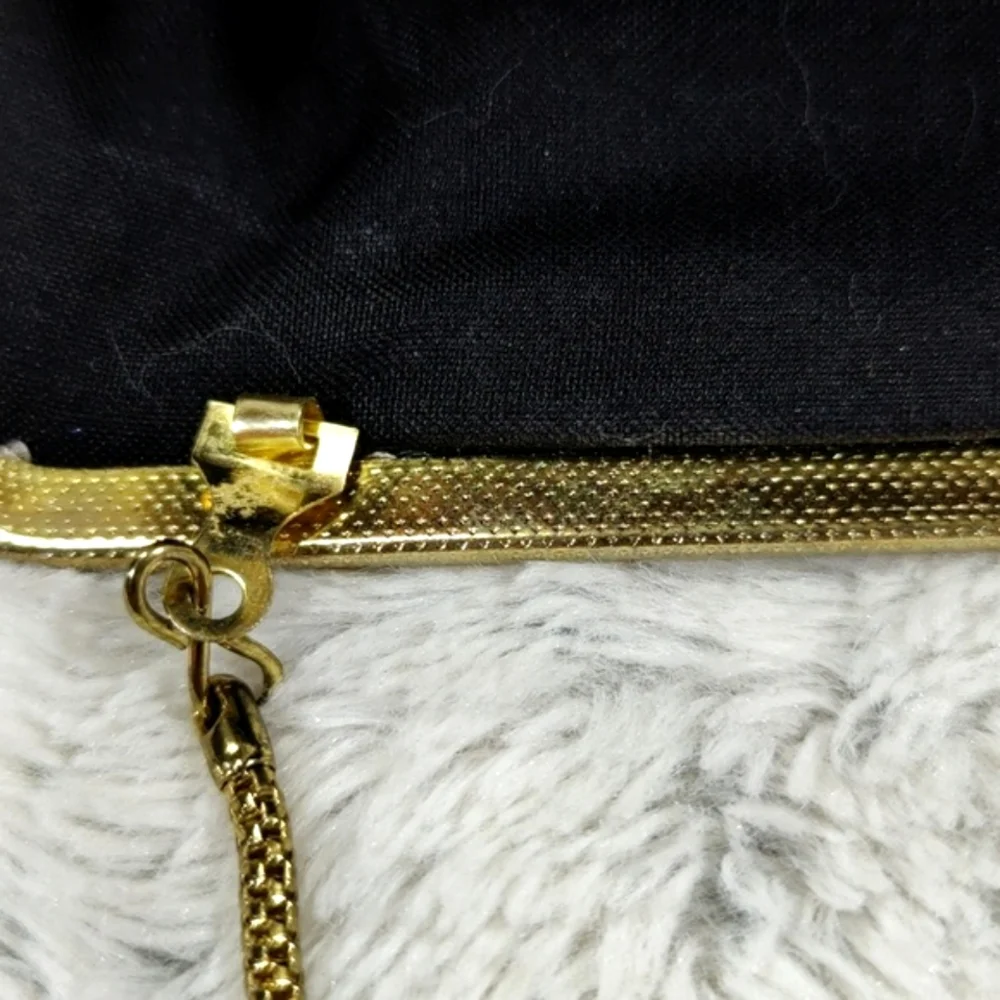 Vintage Tapestry Beautiful Floral / Black Purse & Gold Clasps - Picture 6 of 15